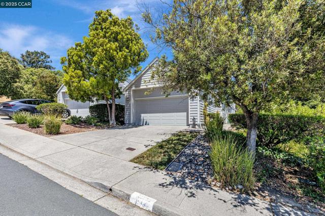 1806 Ridgeland Circle, Danville CA: https://media.crmls.org/mediaz/1d915e24-3149-45eb-bca2-52e9ad381cd2.jpg