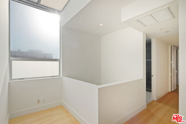 43 Ozone Avenue, B photo 24
