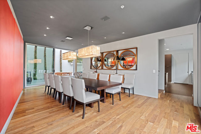 2207 Bowmont Drive, Beverly Hills CA: https://media.crmls.org/mediaz/1d919896-8a46-4131-9d47-6bf0f4ce3de6.jpg