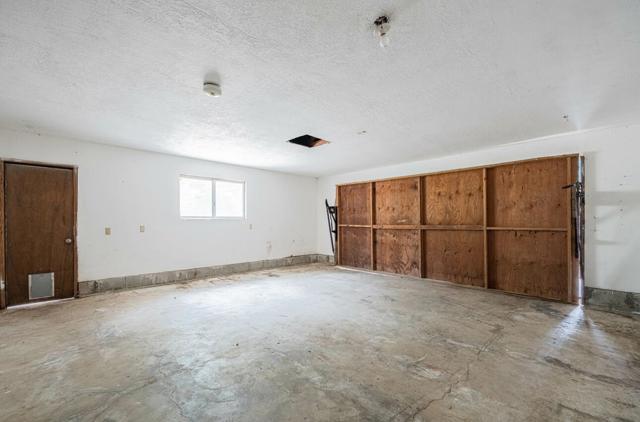 19400 Eden Court, Salinas CA: https://media.crmls.org/mediaz/1d91b42e-ffb4-4521-a581-1afe73be75df.jpg