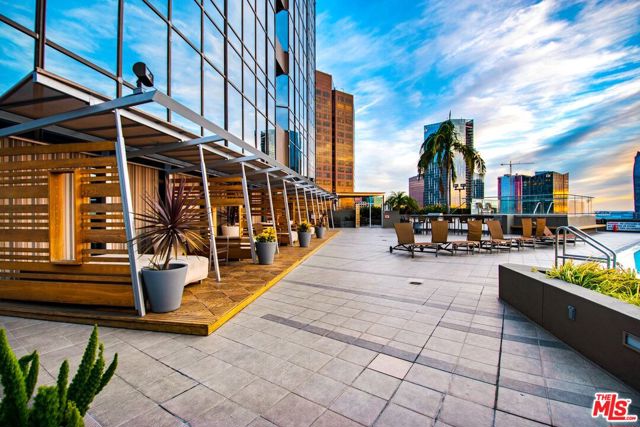 1100 Wilshire Boulevard, Los Angeles CA: https://media.crmls.org/mediaz/1d920336-a07a-4aa5-a7b9-4497007fa77d.jpg