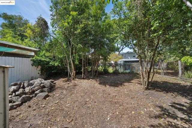 Image 42 of 47 For 2119 Derby St