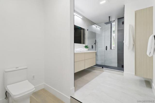 7117 Obelisco Cir, Carlsbad CA: https://media.crmls.org/mediaz/1d925e2a-3029-4ba8-8733-ede9fff00a70.jpg