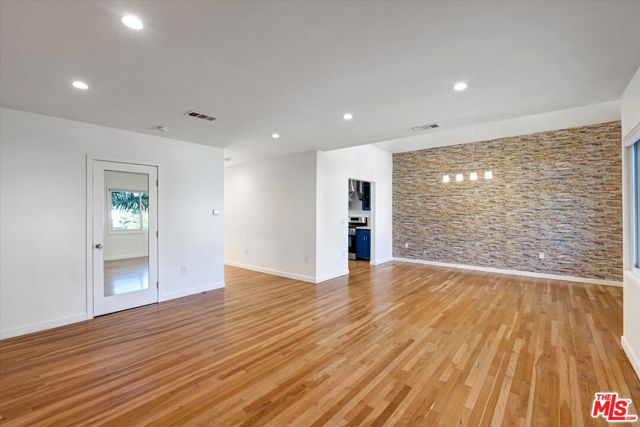 5400 W 82nd Street, Los Angeles CA: https://media.crmls.org/mediaz/1d928396-c480-414a-8af1-c026530254b0.jpg