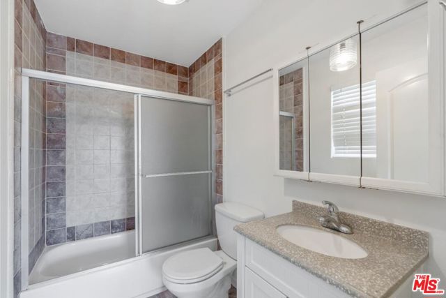 4821 Topanga Canyon Boulevard, Woodland Hills CA: https://media.crmls.org/mediaz/1d929cfb-6dad-4203-80e4-05cc1dee3c36.jpg