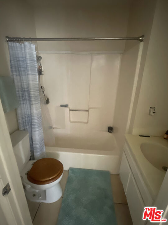 850 W 157TH Street, Gardena CA: https://media.crmls.org/mediaz/1d92bf00-635b-401b-91c3-93747226d5cb.jpg