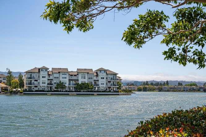 https://media.crmls.org/mediaz/1d93e656-0dc4-415a-a1af-39ad7c99a1f2.jpg?preset=X-Large