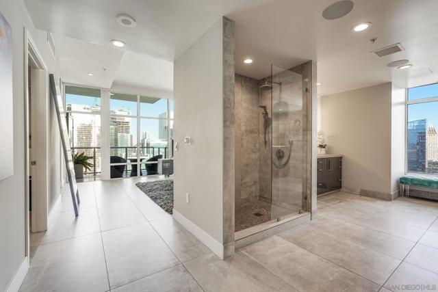 1262 Kettner Blvd, San Diego CA: https://media.crmls.org/mediaz/1d94300f-2bd0-4f87-bd1b-432b4fcedca2.jpg