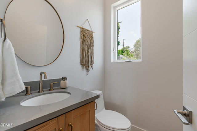 3874 W Point Drive, Los Angeles CA: https://media.crmls.org/mediaz/1d9440c1-0817-4b24-ba86-05411fa96e81.jpg