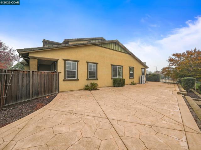 929 Painted Shore Court, Oakley CA: https://media.crmls.org/mediaz/1d945d46-2b06-4ded-951b-5f852c673938.jpg