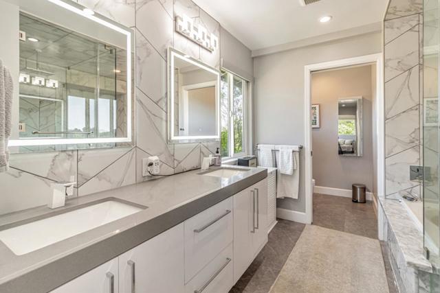 11550 Skyline Boulevard, Oakland CA: https://media.crmls.org/mediaz/1d94f2f6-5324-451c-b937-0d607e6fd1e4.jpg