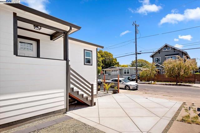 917 Channing Way, Berkeley CA: https://media.crmls.org/mediaz/1d950975-493e-43d2-a3cf-b1e98b6c6c04.jpg