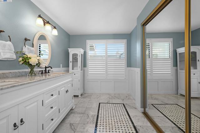 2200 Oneida Cir, Danville CA: https://media.crmls.org/mediaz/1d952797-a27b-407e-9571-68075afe020e.jpg