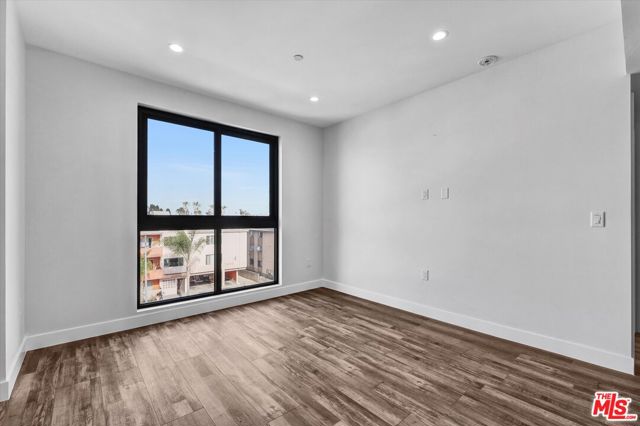 1537 S Wilton Place, Los Angeles CA: https://media.crmls.org/mediaz/1d9529d1-65be-41a6-8bc7-f62127bc2ad2.jpg