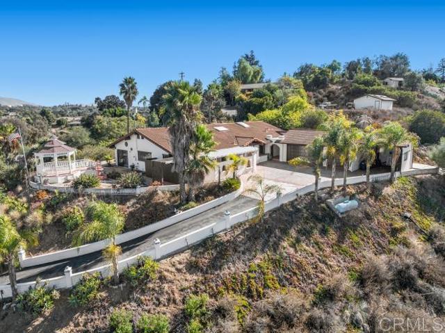 Detail Gallery Image 4 of 41 For 839 Stone Post, Fallbrook,  CA 92028 - 4 Beds | 3 Baths