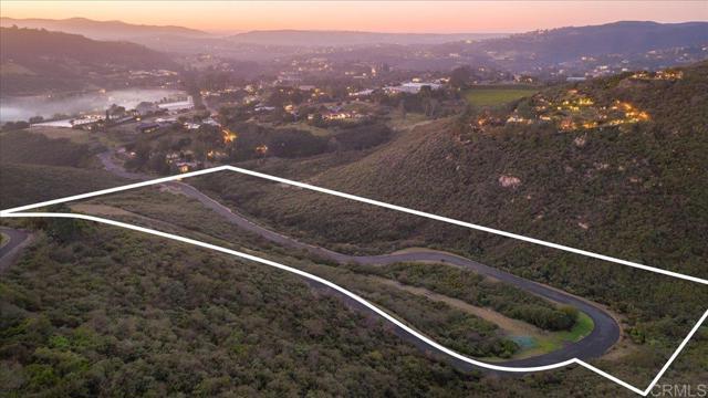 Detail Gallery Image 2 of 30 For 20545 Aguilera Ln, Escondido,  CA 92029 - – Beds | – Baths