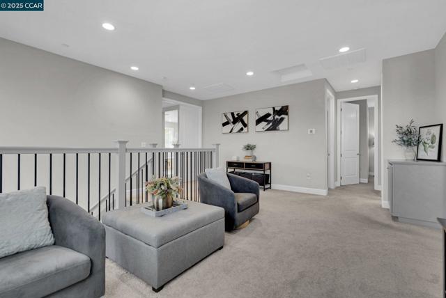 499 Yarrow Dr, Fairfield CA: https://media.crmls.org/mediaz/1d96b2e9-691f-47f7-892b-7269c870943a.jpg