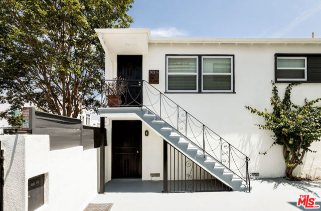 502 Smithwood Drive, Beverly Hills CA: https://media.crmls.org/mediaz/1d984317-ac58-403a-a072-5f029114e2c2.jpg