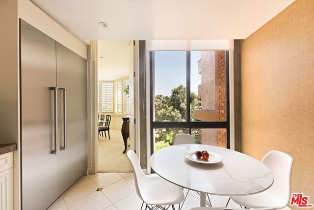 300 N Swall Drive, Beverly Hills CA: https://media.crmls.org/mediaz/1d989f22-c302-4221-bff5-2b9e12c12507.jpg