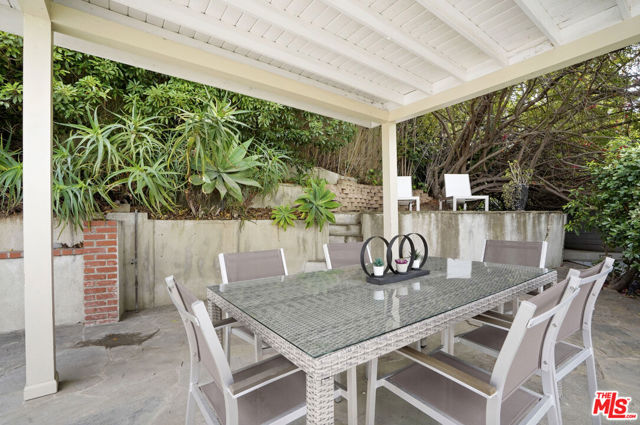 15224 Encanto Drive, Sherman Oaks CA: https://media.crmls.org/mediaz/1d98c335-b73a-4525-881f-84eda9e9054b.jpg