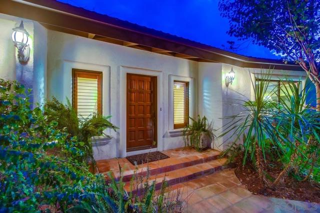 1935 Vista De La Montana, El Cajon CA: https://media.crmls.org/mediaz/1d98dd96-00dd-46b7-9d84-4b8fee9de7e6.jpg