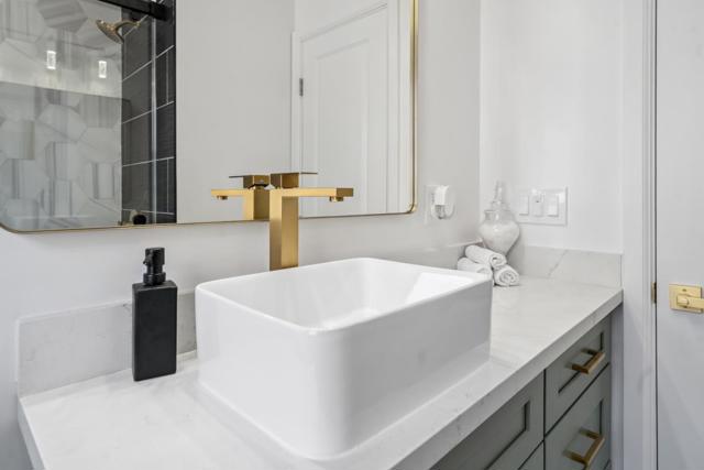2761 75th Avenue, Oakland CA: https://media.crmls.org/mediaz/1d994e6a-4ae8-441d-88e3-cce5af3bad64.jpg
