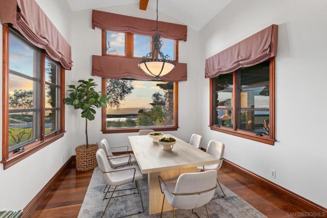 15707 Blue Crystal Trl, Poway CA: https://media.crmls.org/mediaz/1d997d72-74f6-45fb-900c-80fe2bd565c9.jpg