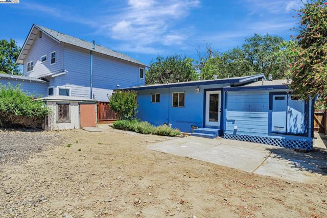 126 Kilkare Rd, Sunol CA: https://media.crmls.org/mediaz/1d9a4748-19e2-4a8f-90a0-0fd7e2bb5bb3.jpg