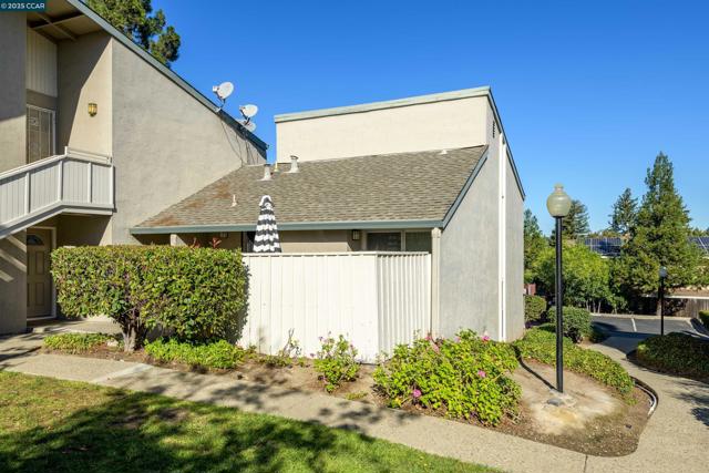 2420 Pleasant Hill Rd, Pleasant Hill CA: https://media.crmls.org/mediaz/1d9b1e14-76d0-4994-8b3b-d3c94cf424bf.jpg