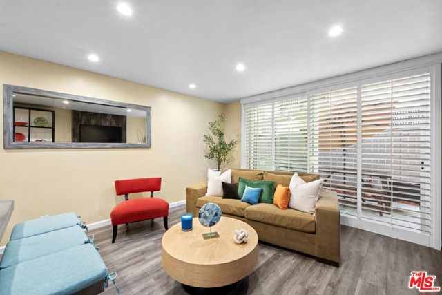 5951 Canterbury Drive, Culver City CA: https://media.crmls.org/mediaz/1d9b2c41-795f-4bc7-80d8-604f093fa01d.jpg