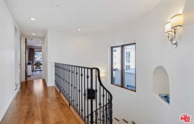 17 Privateer Street, Marina del Rey CA: https://media.crmls.org/mediaz/1d9bfe10-0812-49b8-98be-3fef70b6cfed.jpg