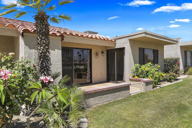 40492 Bay Hill Way, Palm Desert CA: https://media.crmls.org/mediaz/1d9c3ade-b855-494f-90d2-6776711f5ce4.jpg