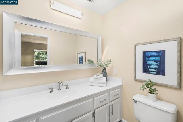 1354 Walden Rd, Walnut Creek CA: https://media.crmls.org/mediaz/1d9ca429-d5ee-4f68-8471-6cc80dbacaeb.jpg