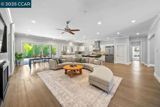 100 Alderwood Rd, Walnut Creek CA: https://media.crmls.org/mediaz/1d9d0e93-b76c-493c-b58b-e11548560974.jpg
