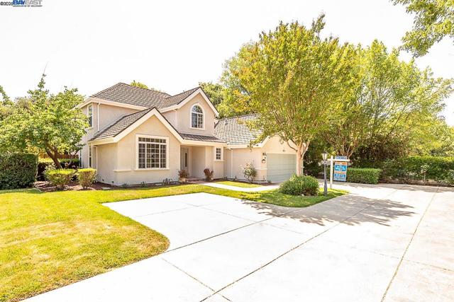 34233 Perry Glen Ter, Union City CA: https://media.crmls.org/mediaz/1d9d5023-76f3-4880-97d4-f7eaa8bd33d3.jpg