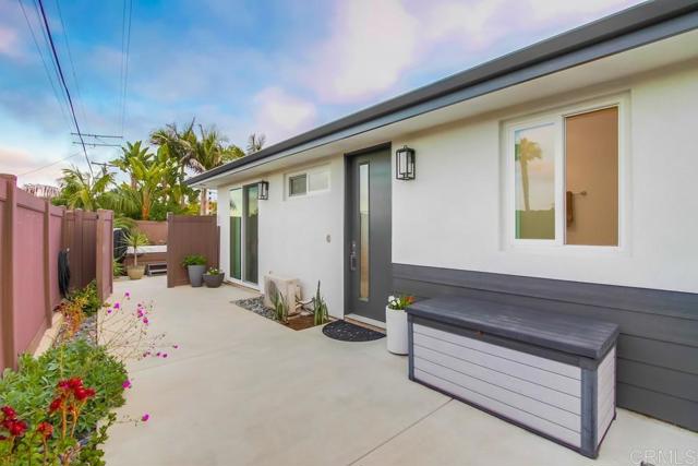 5380 Los Robles Drive, Carlsbad CA: https://media.crmls.org/mediaz/1d9dd4c5-4556-4778-8b9a-d202b416e34d.jpg