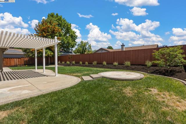 1387 Meadow Ct, Livermore CA: https://media.crmls.org/mediaz/1d9de708-0416-4ee7-bbba-c52319ae3502.jpg