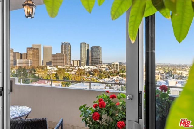 1333 S Beverly Glen Boulevard, Los Angeles CA: https://media.crmls.org/mediaz/1d9df395-beec-4097-b8c5-27970293d4c7.jpg