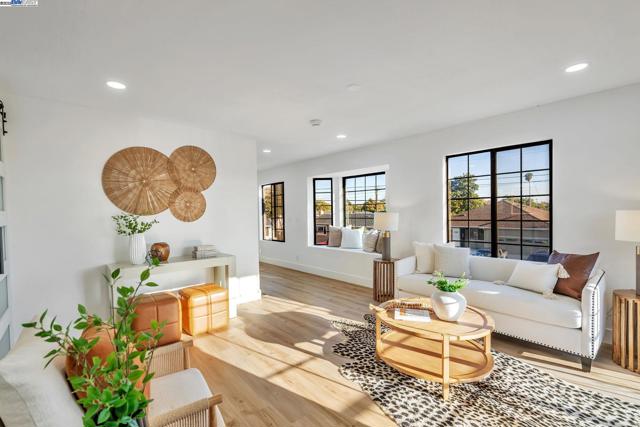 1575 Via Lucas, San Lorenzo CA: https://media.crmls.org/mediaz/1d9e2d77-de09-461f-b0e8-08da13f07346.jpg