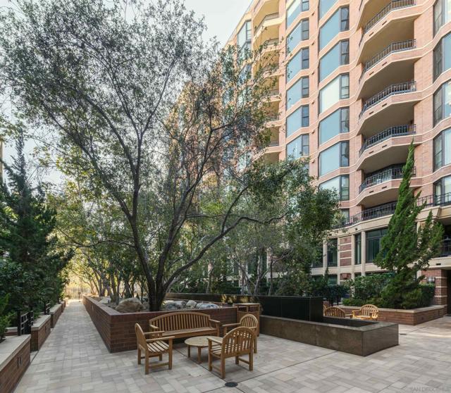 500 W Harbor Dr, San Diego CA: https://media.crmls.org/mediaz/1d9e685c-3b16-4175-b893-dbe4dc4f6f52.jpg