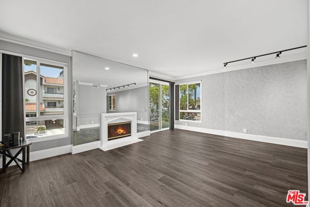 Image 2 of 41 For 1516 Hi Point Street 101