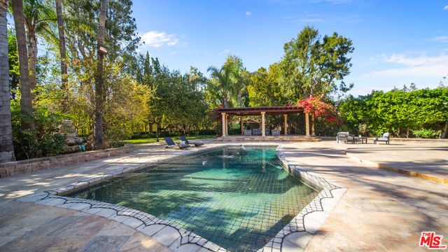 10801 Bothwell Road, Chatsworth CA: https://media.crmls.org/mediaz/1d9f20cc-e476-466d-931b-5c258e02d90d.jpg