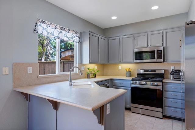 Detail Gallery Image 7 of 55 For 1228 Stagecoach Trail Loop, Chula Vista,  CA 91915 - 2 Beds | 2/1 Baths