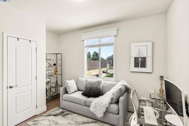 65 Pali, Pittsburg CA: https://media.crmls.org/mediaz/1da0255f-c0af-436b-8ab6-f6227f1c9879.jpg