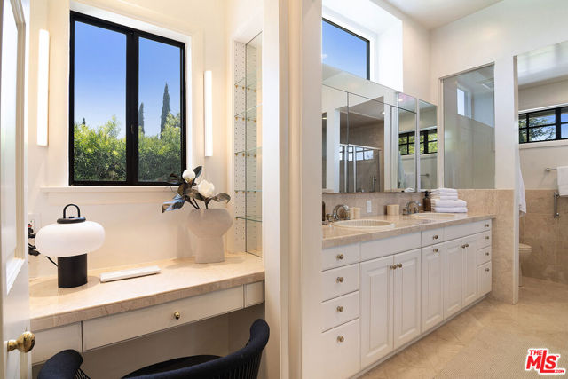 745 25th Street, Santa Monica CA: https://media.crmls.org/mediaz/1da0502d-31ee-4aea-9431-2047d3ec7930.jpg