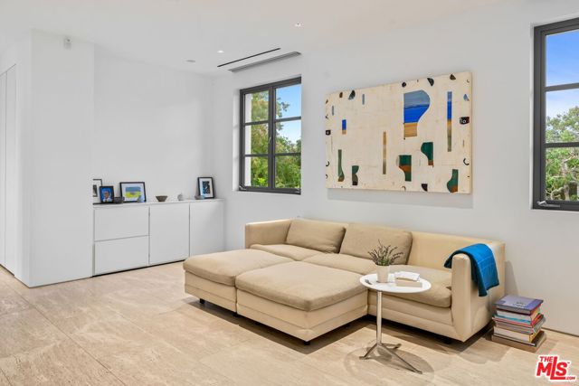623 Alma Real Drive, Pacific Palisades CA: https://media.crmls.org/mediaz/1da08dab-13a0-4a99-a106-d89c17021705.jpg