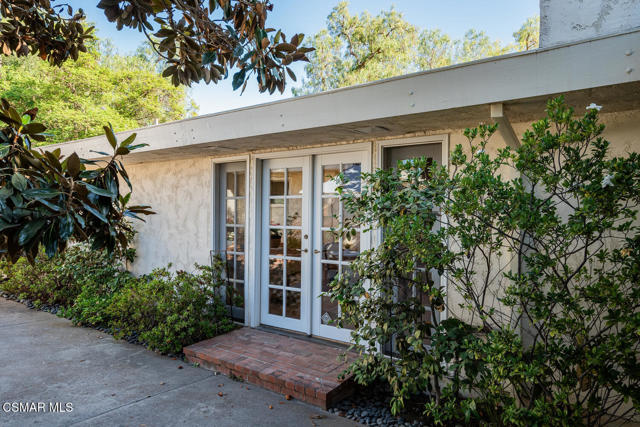 356 Laguna Terrace, Simi Valley CA: https://media.crmls.org/mediaz/1da0d90a-b95d-4e3a-b21e-011b968c80af.jpg