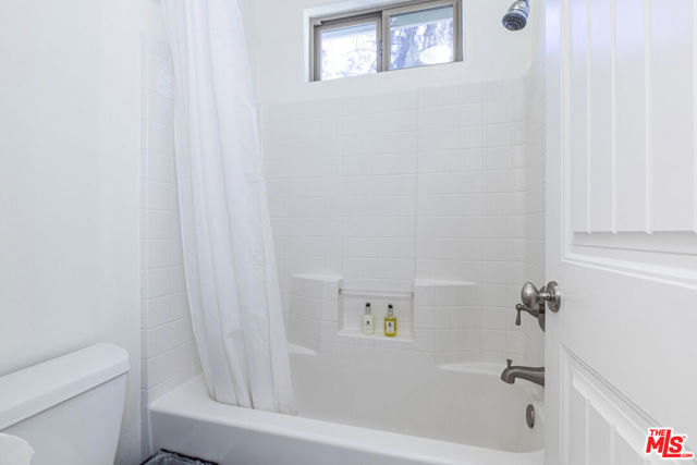 1712 Woodland Drive, Pine Mountain Club CA: https://media.crmls.org/mediaz/1da18bc2-d6ce-4d8c-9801-d95e9e3db2a4.jpg