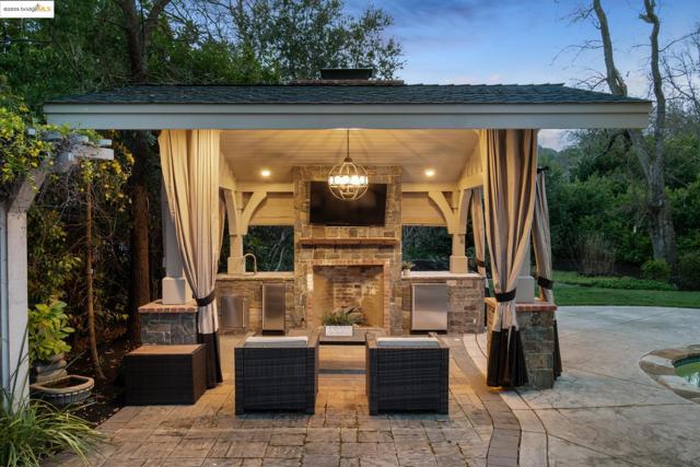 21 Samantha Dr, Lafayette CA: https://media.crmls.org/mediaz/1da1da2f-42a8-4c26-9c34-dc00e2cb7c2b.jpg