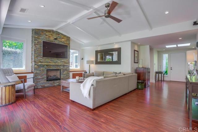 Detail Gallery Image 10 of 55 For 907 Poppy Lane, Carlsbad,  CA 92011 - 4 Beds | 4 Baths
